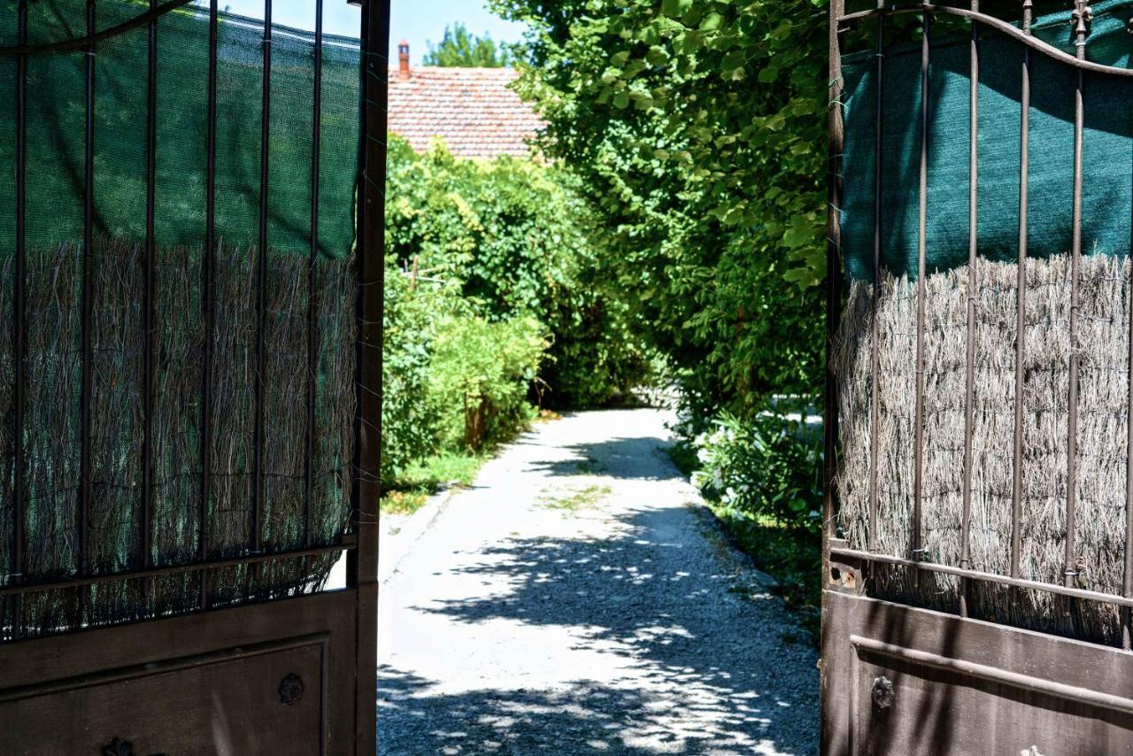 Le 17 Hotel Courthézon Buitenkant foto